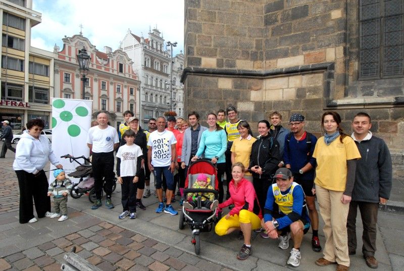 Z Aše do Košic běží ultramaratonec Miloš Škorpil. Na trase dlouhé 895 kilometrů se v pátek (27.9.2013) v poledne zastavil v Plzni, kde jej na náměstí Republiky přivítal ředitel společnosti Plzeň 2015 Jiří Sulženko. Jako zástupce projektu Plzeň - Evropské hlavní město kultury 2015 tak předal ultramaratonci poselství do Košic, které titul evropské hlavní město kultury společně s Marseille nese letos. Na východ Slovenska by podle plánu mělo dorazit 5. října. Před další etapou cesty do Košic pak společně v doprovodu dalších běžců symbolicky oběhli katedrálu.