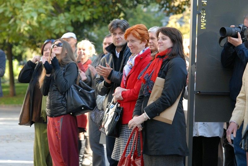 Královské město Plzeň – Evropské hlavní město kultury 2015 je název poslední ze série tří výstav fotografa Václava Hynčíka, která byla dnes (1.10.2013) slavnostně zahájena ve Smetanových sadech. Na jednadvaceti panelech představuje autor sérii zajímavých pohledů na známá místa nejen z centrální části. Snímky představují Plzeň jako město plné historické i moderní architektury, památek, průmyslu, volnočasových aktivit a pěstěné městské krajiny. „Výstava zachycuje naše město v důležitém historickém momentu, kterým je získání titulu Evropské hlavní město kultury 2015, a Václav Hynčík svými fotografiemi prezentuje naše město neobyčejným způsobem,“ prohlásil při zahájení primátor Martin Baxa.