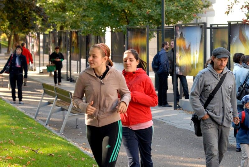 Královské město Plzeň – Evropské hlavní město kultury 2015 je název poslední ze série tří výstav fotografa Václava Hynčíka, která byla dnes (1.10.2013) slavnostně zahájena ve Smetanových sadech. Na jednadvaceti panelech představuje autor sérii zajímavých pohledů na známá místa nejen z centrální části. Snímky představují Plzeň jako město plné historické i moderní architektury, památek, průmyslu, volnočasových aktivit a pěstěné městské krajiny. „Výstava zachycuje naše město v důležitém historickém momentu, kterým je získání titulu Evropské hlavní město kultury 2015, a Václav Hynčík svými fotografiemi prezentuje naše město neobyčejným způsobem,“ prohlásil při zahájení primátor Martin Baxa.
