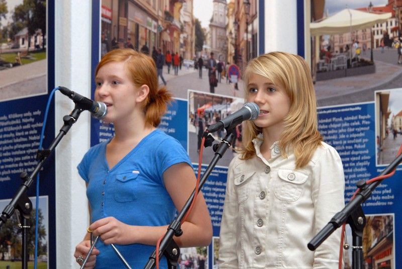 Vernisáž výstavy Oživení centrální oblasti Plzně se konala v mázhauzu plzeňské radnice 7. října 2013