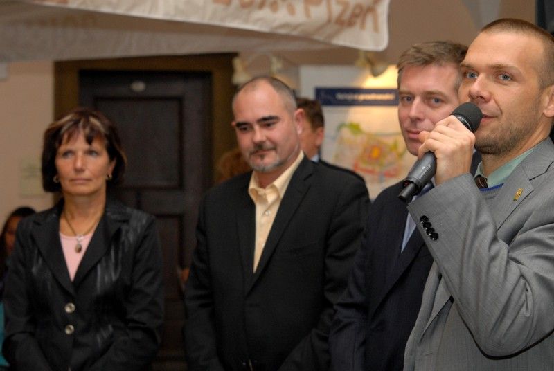 Vernisáž výstavy Oživení centrální oblasti Plzně se konala v mázhauzu plzeňské radnice 7. října 2013