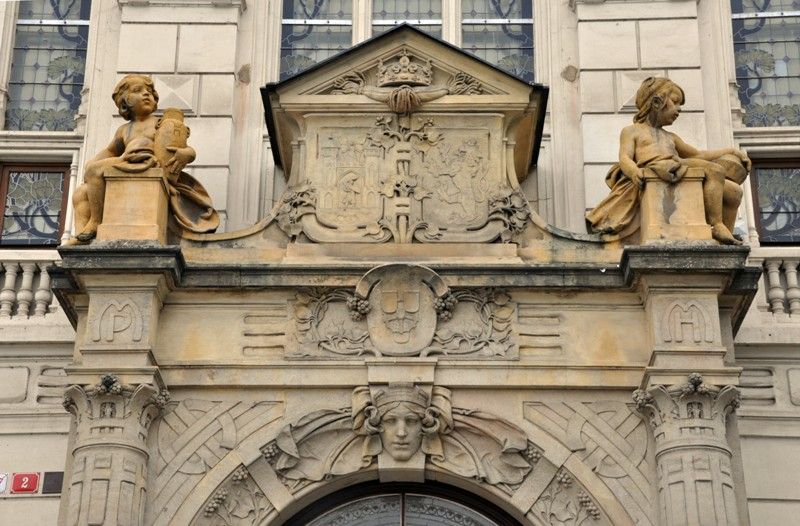 Hlavní vstup do Západočeského muzea v Plzni najdete z Šafaříkových sadů. (foto: 10.10.2013)