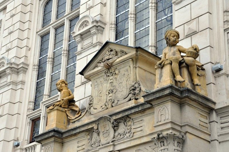 Hlavní vstup do Západočeského muzea v Plzni najdete z Šafaříkových sadů. (foto: 10.10.2013)