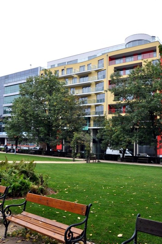 Na fotografiích je zachycena nová budova Palác Ehrlich, sochy Spejbla a Hurvínka. (foto: 10.10.2013)