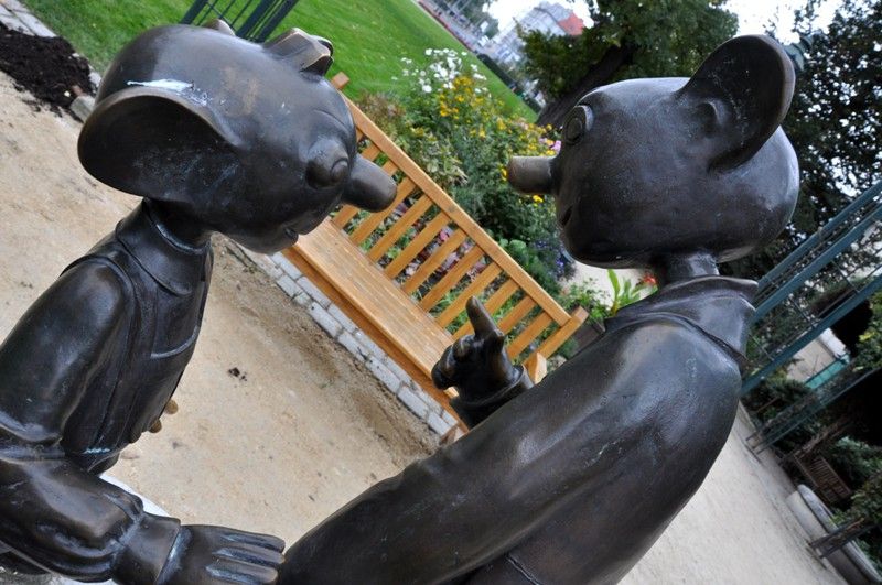 Na fotografiích je zachycena nová budova Palác Ehrlich, sochy Spejbla a Hurvínka. (foto: 10.10.2013)