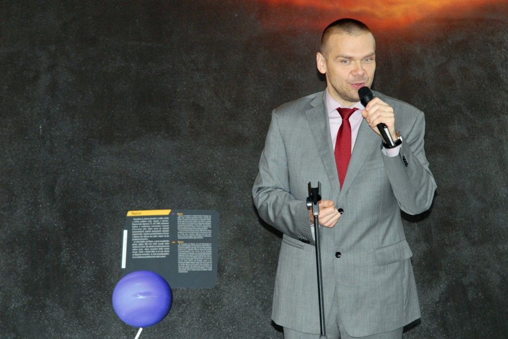 3D planetárium se dnes (4.11.2013) podle slov ředitele Techmania Science Centrum Vlastimila Voláka stalo dárkem pro přesně pět let existující plzeňské centrum vědy a techniky. Vzniklo v budově bývalé škodovácké jídelny z roku 1917 a nabízí především prezentaci astronomických témat. Návštěvníci uvidí nejen hvězdnou oblohu, ale mohou se díky 3D virtuálně pohybovat rychleji než světlo v samotném vesmíru a pozorovat 140 tisíc hvězd v prostoru. Planetárium umožňuje také promítání různých vzdělávacích filmů. Je zde možné prezentovat data pořízená americkou družicí NOAA, která sleduje oceány a různé meteorologické jevy. Zájemci se mohou podívat, jak se vyvíjel hurikán a jaké napáchal škody. Lze zde sledovat i různé socioekonomické jevy, jako je například facebooková tma nad Čínou a Severní Koreou, i to, které státy spolu na sociálních sítích komunikují nejvíce. K dispozici je 700 podobných programů. Součástí planetária je také interaktivní expozice Vesmír.