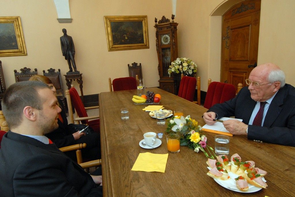 Belgický veterán Michel Gilain navštívil primátora Baxu na plzeňské radnici