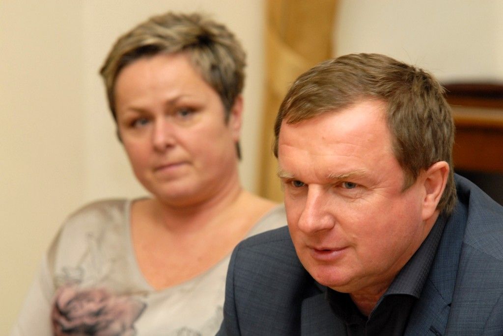 Předáním stříbrné pamětní medaile dnes (13.2.2014)  radní města poděkovali fotbalovému trenérovi FC Viktoria, nyní reprezentace, Pavlu Vrbovi za vynikající práci odvedenou pro plzeňský fotbal. „Málokterý člověk udělal pro Plzeň to, co vy. Vážíme si toho a děkujeme,“ uvedl při setkání primátor Martin Baxa. „Do Plzně se budu vracet pořád rád,“ prohlásil Pavel Vrba, kterého na plzeňskou radnici doprovodila manželka s dcerou.