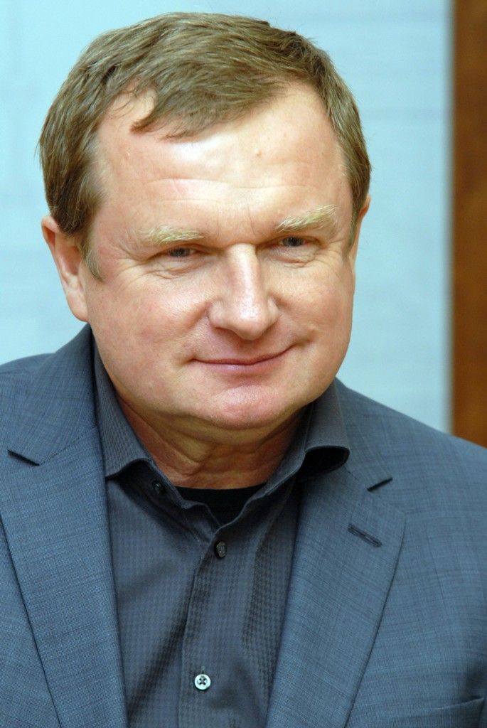 Předáním stříbrné pamětní medaile dnes (13.2.2014)  radní města poděkovali fotbalovému trenérovi FC Viktoria, nyní reprezentace, Pavlu Vrbovi za vynikající práci odvedenou pro plzeňský fotbal. „Málokterý člověk udělal pro Plzeň to, co vy. Vážíme si toho a děkujeme,“ uvedl při setkání primátor Martin Baxa. „Do Plzně se budu vracet pořád rád,“ prohlásil Pavel Vrba, kterého na plzeňskou radnici doprovodila manželka s dcerou.