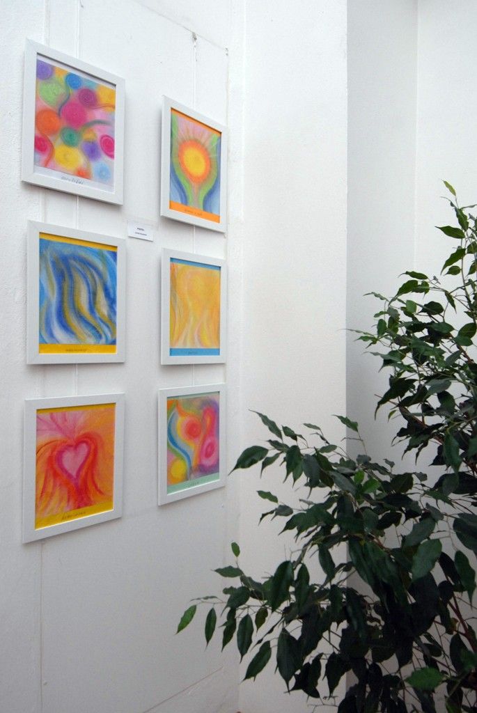 Po dvou letech se do prvního patra plzeňské radnice vrací tvorba tří žen, které pracují jako úřednice na magistrátu, Lenky Vovsové, Zdeňky Němcové a Heleny Frühbauerové. Zvou do říše snů a fantazie prostřednictvím svých obrazů, obrázků, ale i literárních počinů. Duše úředníka II bude pro veřejnost otevřena do 30. března. (foto: 3.3.2014)