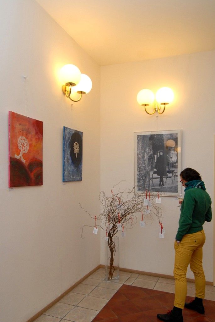 Po dvou letech se do prvního patra plzeňské radnice vrací tvorba tří žen, které pracují jako úřednice na magistrátu, Lenky Vovsové, Zdeňky Němcové a Heleny Frühbauerové. Zvou do říše snů a fantazie prostřednictvím svých obrazů, obrázků, ale i literárních počinů. Duše úředníka II bude pro veřejnost otevřena do 30. března. (foto: 3.3.2014)