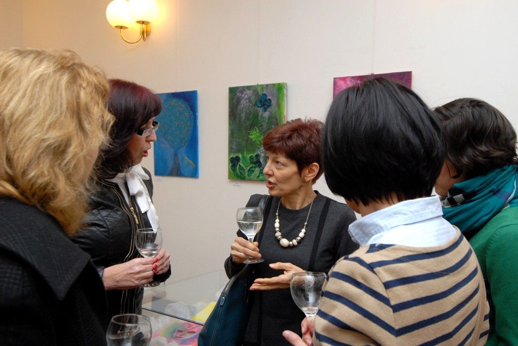 Po dvou letech se do prvního patra plzeňské radnice vrací tvorba tří žen, které pracují jako úřednice na magistrátu, Lenky Vovsové, Zdeňky Němcové a Heleny Frühbauerové. Zvou do říše snů a fantazie prostřednictvím svých obrazů, obrázků, ale i literárních počinů. Duše úředníka II bude pro veřejnost otevřena do 30. března. (foto: 3.3.2014)