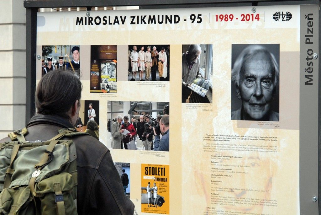 První letošní výstava ve Smetanových sadech je věnována legendárnímu cestovateli a plzeňskému rodákovi Miroslavu Zikmundovi