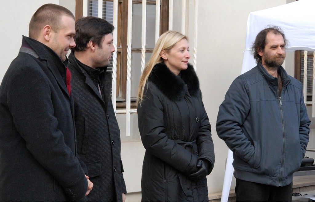 Řadu dosud neznámých a nepublikovaných dokumentů, faksimilií a fotografií ze života legendárního cestovatele a plzeňského rodáka Miroslava Zikmunda představuje venkovní výstava ve Smetanových sadech. Připravily ji společně občanské sdružení Pro Photo, Archiv H+Z Muzea jihovýchodní Moravy ve Zlíně za podpory Plzeň 2015, o.p.s., města Plzeň a přispění samotného Miroslava Zikmunda. (foto: 4.3.2014)