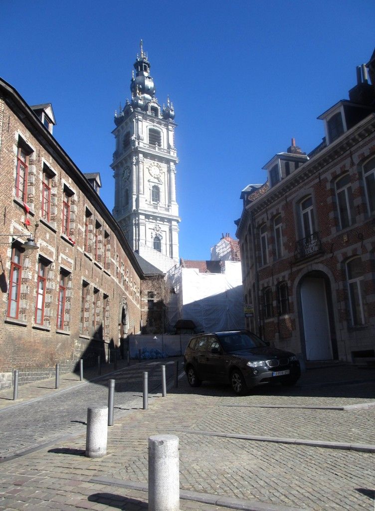 Belgické Mons je druhým evropským městem, jež spolu s Plzní bude v roce 2015 hlavním kulturním městem Evropy. Ve dnech 20. až 22. března 2014 hostil tradiční setkání zástupců měst minulých a budoucích nositelů tohoto titulu, aby si vzájemně předali zkušenosti z organizování projektu, který je jedním z nejúspěšnějších, jaké kdy Evropská unie spustila. Návštěva plzeňského primátora Martina Baxy v Monsu měla kromě účasti na setkání evropských hlavních měst kultury ještě další účel. Společně s Nicolasem Martinem, úřadujícím primátorem Monsu podepsali Memorandum, jímž deklarují společnou vůli spolupracovat v rámci projektu Evropské hlavní město kultury 2015. (Foto: Wroclaw ESK, B. Zelenková)