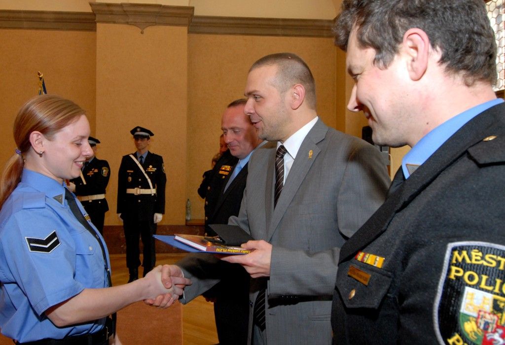 Třináct nových strážníků rozšířilo řady městské policie
