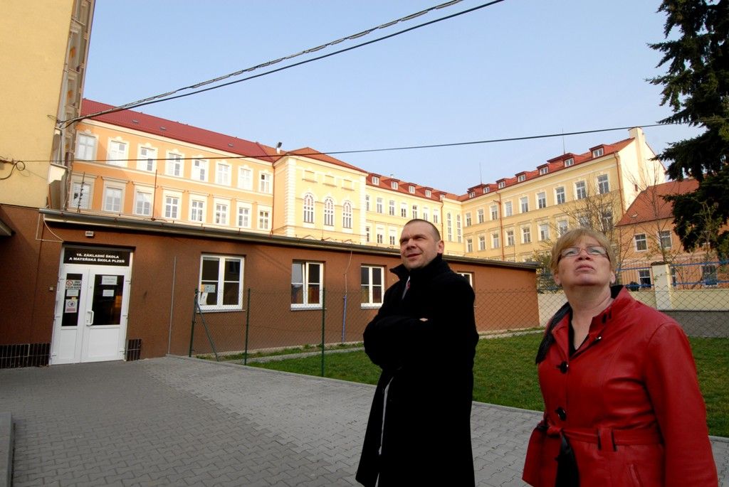 Základní škola sídlí na Americké třídě a je jednou z několika plzeňských základních škol, která má otevřeny přípravné třídy. Na žáky a pedagogy těchto tříd se při své návštěvě školy v úterý 1. dubna 2014 zašel podívat primátor Martin Baxa. Ocenil dlouholeté zkušenosti s provozováním přípravných tříd, v nichž pedagogové učí děti, které nejsou dostatečně zralé na zahájení povinné školní docházky, získat potřebné návyky k usnadnění přechodu z mateřské do základní školy.