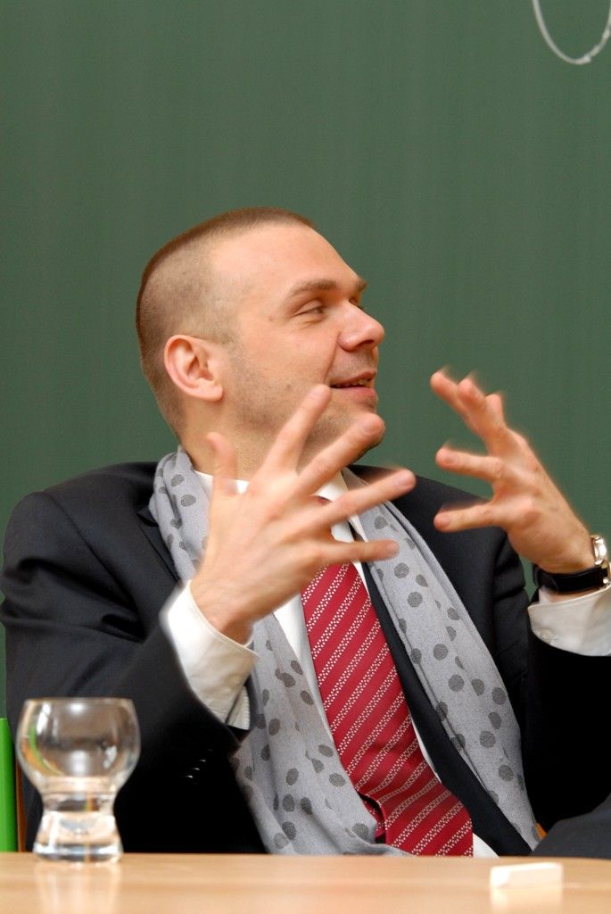 Základní škola sídlí na Americké třídě a je jednou z několika plzeňských základních škol, která má otevřeny přípravné třídy. Na žáky a pedagogy těchto tříd se při své návštěvě školy v úterý 1. dubna 2014 zašel podívat primátor Martin Baxa. Ocenil dlouholeté zkušenosti s provozováním přípravných tříd, v nichž pedagogové učí děti, které nejsou dostatečně zralé na zahájení povinné školní docházky, získat potřebné návyky k usnadnění přechodu z mateřské do základní školy.