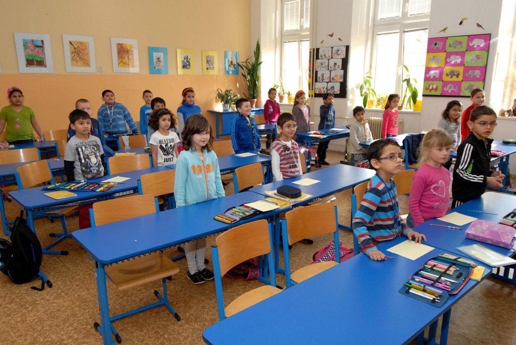 Základní škola sídlí na Americké třídě a je jednou z několika plzeňských základních škol, která má otevřeny přípravné třídy. Na žáky a pedagogy těchto tříd se při své návštěvě školy v úterý 1. dubna 2014 zašel podívat primátor Martin Baxa. Ocenil dlouholeté zkušenosti s provozováním přípravných tříd, v nichž pedagogové učí děti, které nejsou dostatečně zralé na zahájení povinné školní docházky, získat potřebné návyky k usnadnění přechodu z mateřské do základní školy.