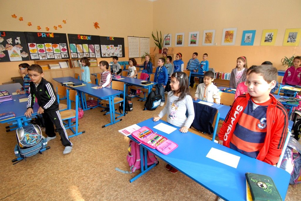 Základní škola sídlí na Americké třídě a je jednou z několika plzeňských základních škol, která má otevřeny přípravné třídy. Na žáky a pedagogy těchto tříd se při své návštěvě školy v úterý 1. dubna 2014 zašel podívat primátor Martin Baxa. Ocenil dlouholeté zkušenosti s provozováním přípravných tříd, v nichž pedagogové učí děti, které nejsou dostatečně zralé na zahájení povinné školní docházky, získat potřebné návyky k usnadnění přechodu z mateřské do základní školy.