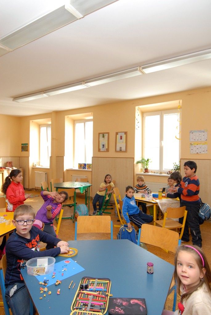 Základní škola sídlí na Americké třídě a je jednou z několika plzeňských základních škol, která má otevřeny přípravné třídy. Na žáky a pedagogy těchto tříd se při své návštěvě školy v úterý 1. dubna 2014 zašel podívat primátor Martin Baxa. Ocenil dlouholeté zkušenosti s provozováním přípravných tříd, v nichž pedagogové učí děti, které nejsou dostatečně zralé na zahájení povinné školní docházky, získat potřebné návyky k usnadnění přechodu z mateřské do základní školy.