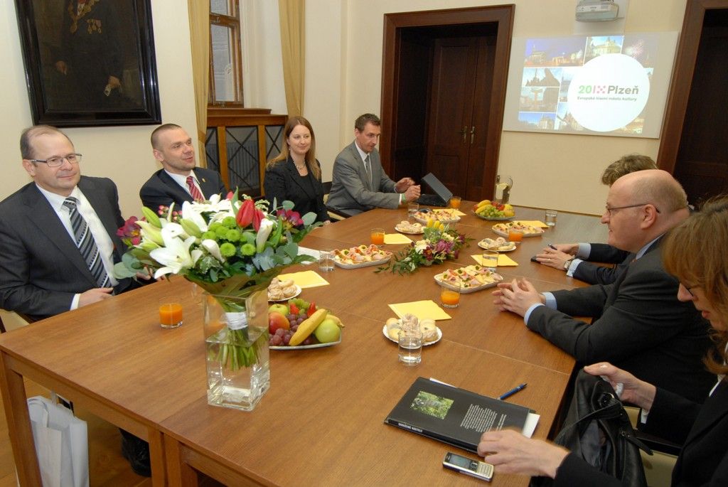 Nový ministr kultury se přijel do Plzně mimo jiné seznámit s programem projektu EHMK 2015