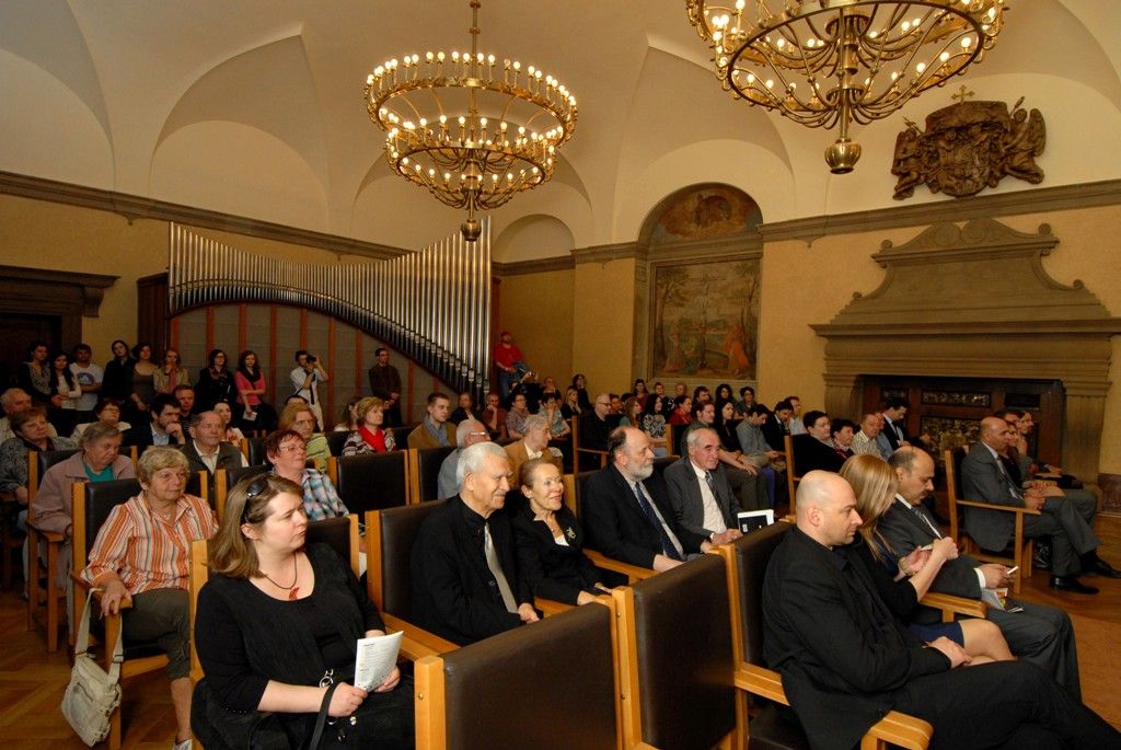 Náměstkyně primátora Eva Herinková zahájila v pátek 4. dubna 2014 v obřadní síni plzeňské radnice jubilejní pátý ročník Festivalu arabské kultury, který nabízí bohatý program v podobě koncertů, přednášek českých i zahraničních odborníků, debat, výstav, workshopů, soutěží, ochutnávek arabských pokrmů a také tanečních vystoupení.