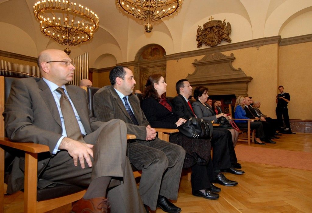 Náměstkyně primátora Eva Herinková zahájila v pátek 4. dubna 2014 v obřadní síni plzeňské radnice jubilejní pátý ročník Festivalu arabské kultury, který nabízí bohatý program v podobě koncertů, přednášek českých i zahraničních odborníků, debat, výstav, workshopů, soutěží, ochutnávek arabských pokrmů a také tanečních vystoupení.