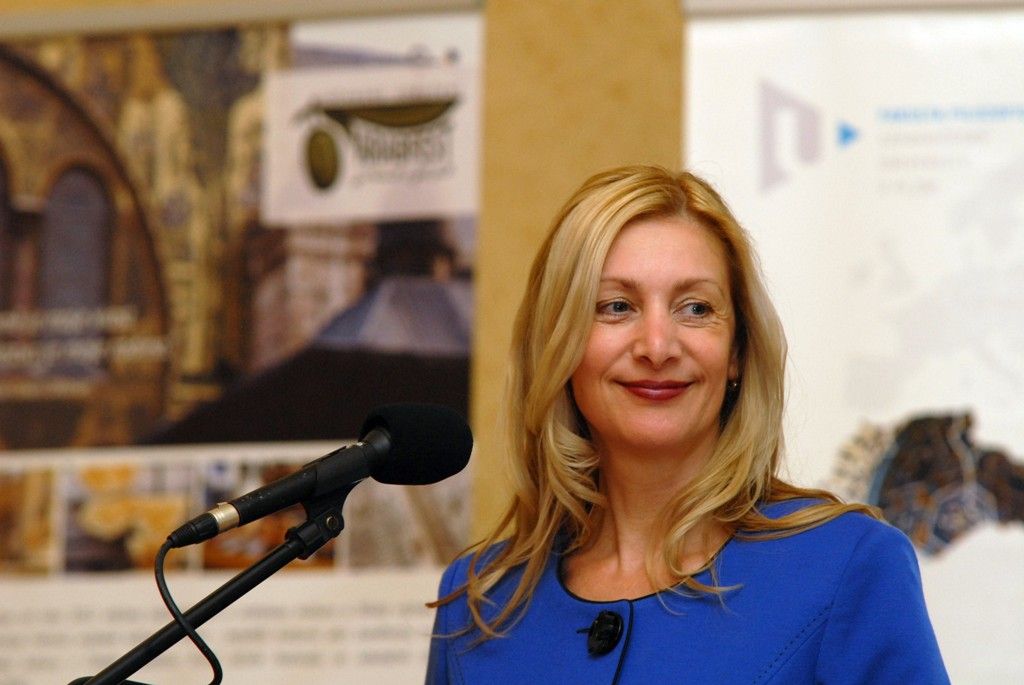 Náměstkyně primátora Eva Herinková zahájila v pátek 4. dubna 2014 v obřadní síni plzeňské radnice jubilejní pátý ročník Festivalu arabské kultury, který nabízí bohatý program v podobě koncertů, přednášek českých i zahraničních odborníků, debat, výstav, workshopů, soutěží, ochutnávek arabských pokrmů a také tanečních vystoupení.