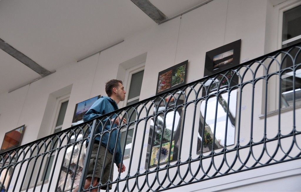 Nejlepší snímky fotografické soutěže Přírodní krásy Plzeňska, které se mohli zúčastnit dětští fotografové od šesti do patnácti let, představuje Galerie Bílé nároží. Zahájení výstavy se uskutečnilo v pátek 4. dubna 2014 společně s vyhlášením vítězů. „Naším cílem je zapojit děti do vyhledávání přírodních zajímavostí v regionu, inspirovat je tím k zájmu o životní prostředí ve svém okolí,“ uvedl Roman Strejček, jeden z organizátorů. (foto: Z. Kubalová)