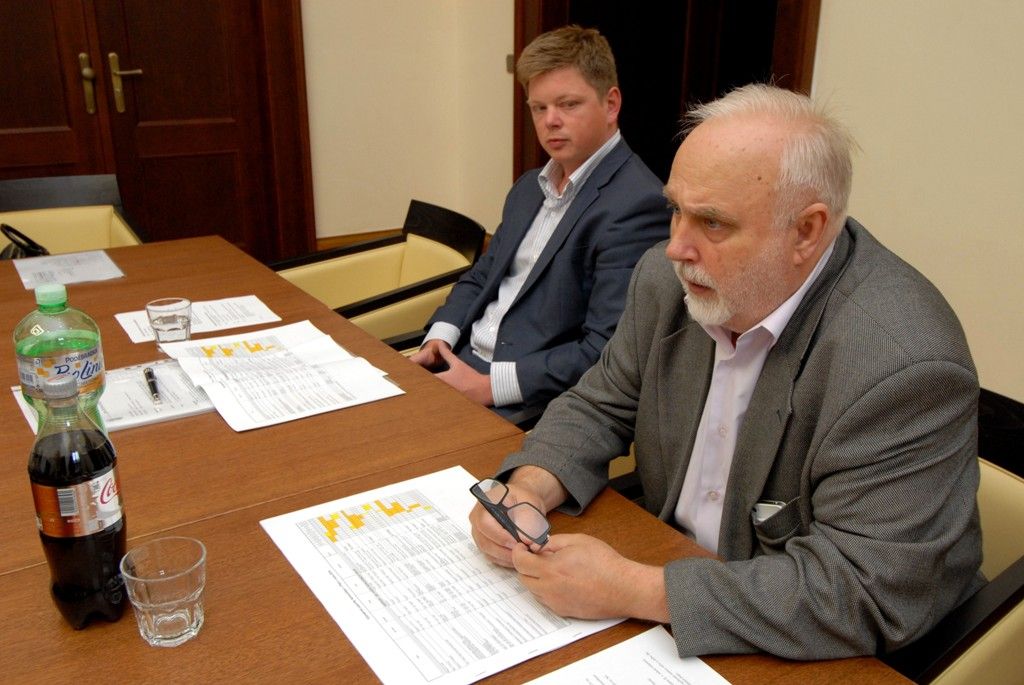 Tisková konference k dopravním uzavírkám se konala 15.4.2014 na plzeňské radnici za účasti náměstků Šimáka a Šindeláře.