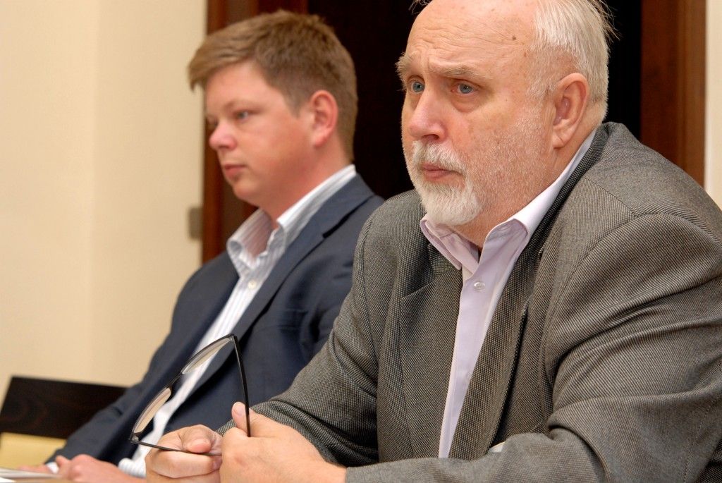 Tisková konference k dopravním uzavírkám se konala 15.4.2014 na plzeňské radnici za účasti náměstků Šimáka a Šindeláře.