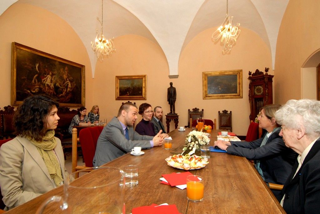 Primátor Martin Baxa dnes (15.4.2014) přijal velvyslankyni Belgického království J. E. Françoise Gustin. Při první návštěvě Plzně jí blíže představil spolupráci s belgickým městem Liège a program letošních Slavností svobody.