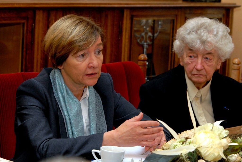 Primátor Martin Baxa dnes (15.4.2014) přijal velvyslankyni Belgického království J. E. Françoise Gustin. Při první návštěvě Plzně jí blíže představil spolupráci s belgickým městem Liège a program letošních Slavností svobody.