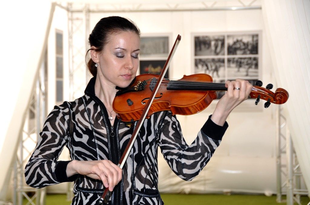Plzeň je čtvrtým městem, které hostí unikátní výstavu Czech Press Photo. Na 168 snímcích českých fotožurnalistů jsou zachyceny významné a zajímavé okamžiky z loňského roku. Na zahájení výstavy 16.4.2014 v Plzni přijel jeden z porotců Herbert Slavík, který je zároveň kurátorem putovní výstavy. Městskou správu reprezentoval na vernisáži náměstek primátora Pavel Šindelář a k vidění tady byli i hokejista Martin Straka, herečka Andrea Černá nebo herec Martin Stránský.