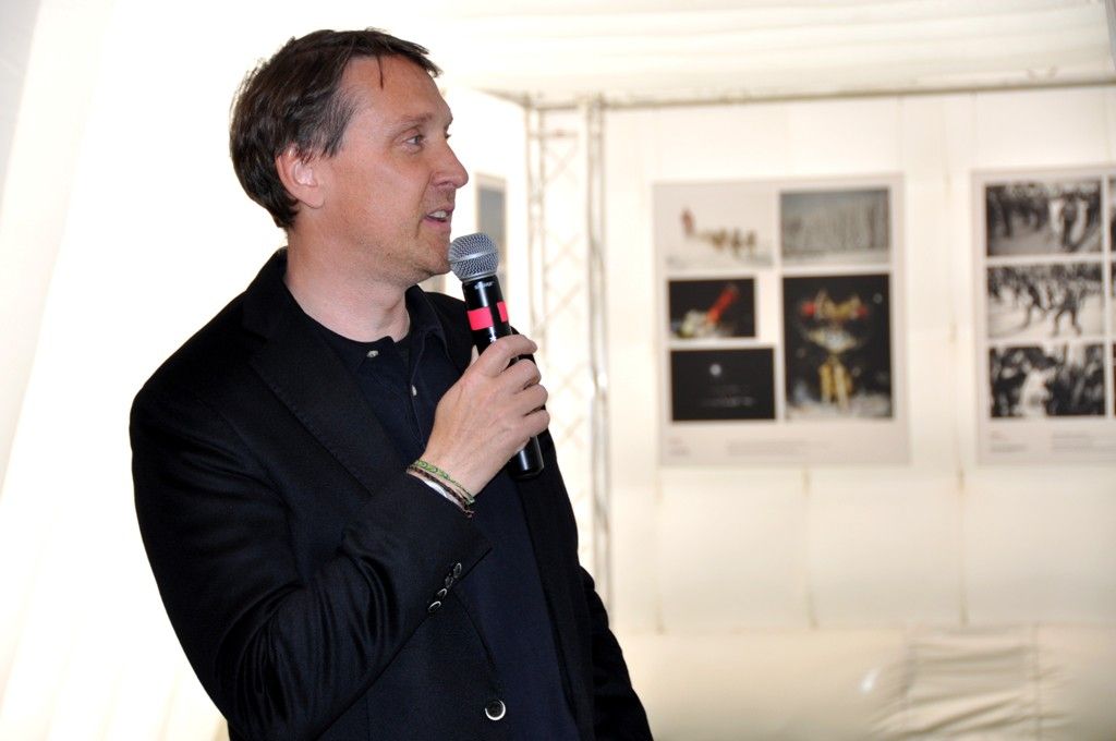 Plzeň je čtvrtým městem, které hostí unikátní výstavu Czech Press Photo. Na 168 snímcích českých fotožurnalistů jsou zachyceny významné a zajímavé okamžiky z loňského roku. Na zahájení výstavy 16.4.2014 v Plzni přijel jeden z porotců Herbert Slavík, který je zároveň kurátorem putovní výstavy. Městskou správu reprezentoval na vernisáži náměstek primátora Pavel Šindelář a k vidění tady byli i hokejista Martin Straka, herečka Andrea Černá nebo herec Martin Stránský.