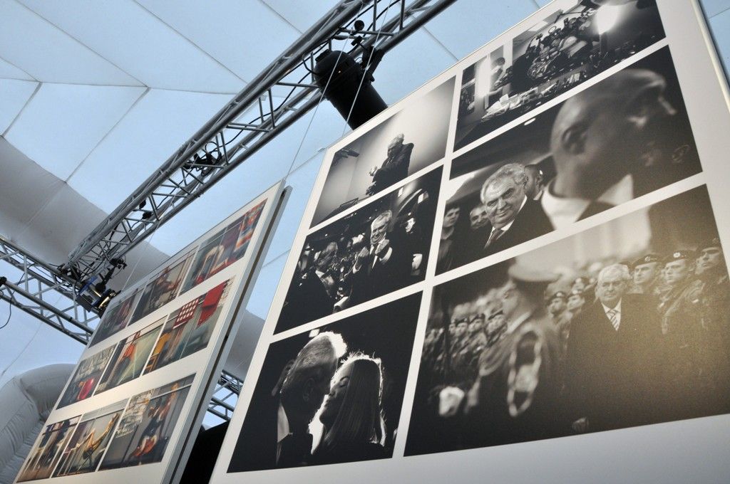 Plzeň je čtvrtým městem, které hostí unikátní výstavu Czech Press Photo. Na 168 snímcích českých fotožurnalistů jsou zachyceny významné a zajímavé okamžiky z loňského roku. Na zahájení výstavy 16.4.2014 v Plzni přijel jeden z porotců Herbert Slavík, který je zároveň kurátorem putovní výstavy. Městskou správu reprezentoval na vernisáži náměstek primátora Pavel Šindelář a k vidění tady byli i hokejista Martin Straka, herečka Andrea Černá nebo herec Martin Stránský.