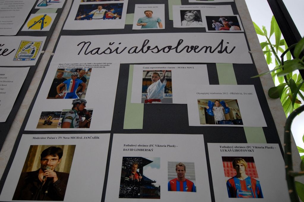 Primátor Martin Baxa si dnes 29.4.2014 v doprovodu ředitele školy Václava Křivohlavého a zástupkyně Ivany Smolákové prohlédl školní třídy, tělocvičnu, jídelnu a také nové venkovní hřiště otevřené v září minulého roku. Tradičně se pozdravil s žáky deváté třídy a během vyučovací hodiny s nimi debatoval o tématech současného dění v Plzni, například o projektu Nového divadla, dostavbě fotbalového stadionu, hernách či omezení automobilové dopravy v centru města. Zvláštní poděkování primátor věnoval učitelce Ivaně Smolákové za skvělou reprezentaci školy v soutěži o nejoblíbenějšího učitele České republiky Zlatý Ámos. „Udělali jste obrovskou a skvělou věc, že jste podpořili vaši paní učitelku,“ prohlásil primátor před čtvrťáky, kteří svoji třídní učitelku do soutěže nominovali. Stejné představení, jímž se prezentovali ve finále soutěže, předvedli i primátorovi Baxovi.
