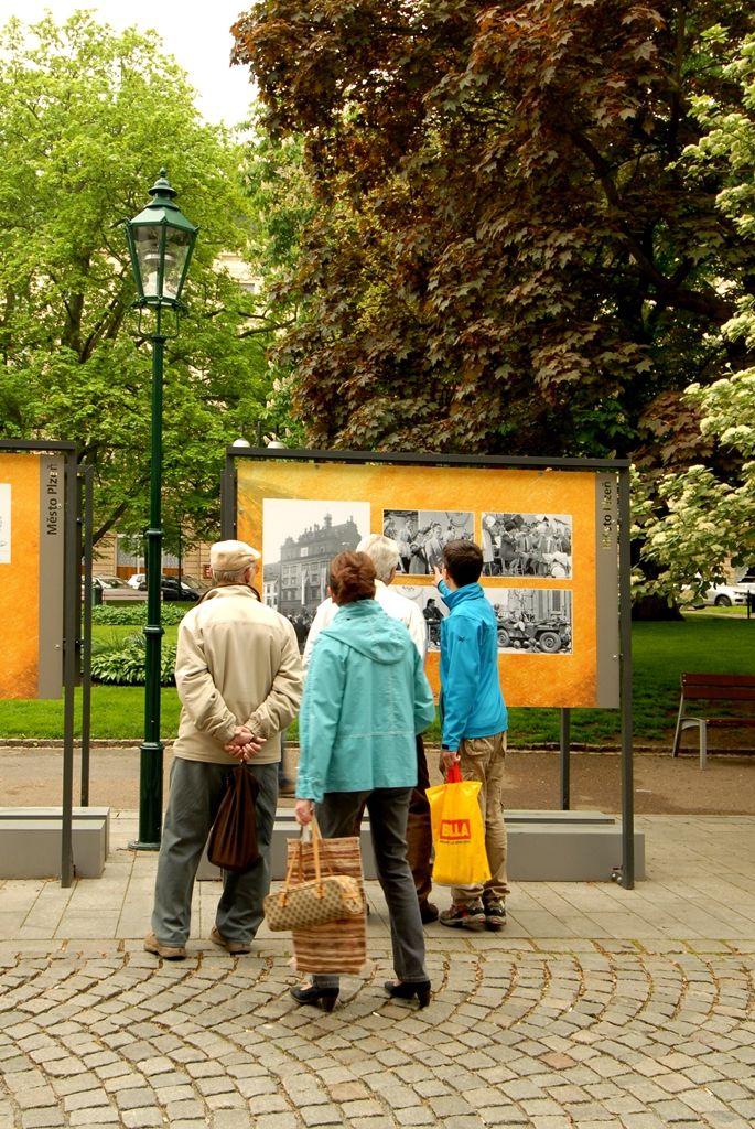 Slavnosti svobody, výstava fotografií – Smetanovy sady. (foto: 2.5.2014)
