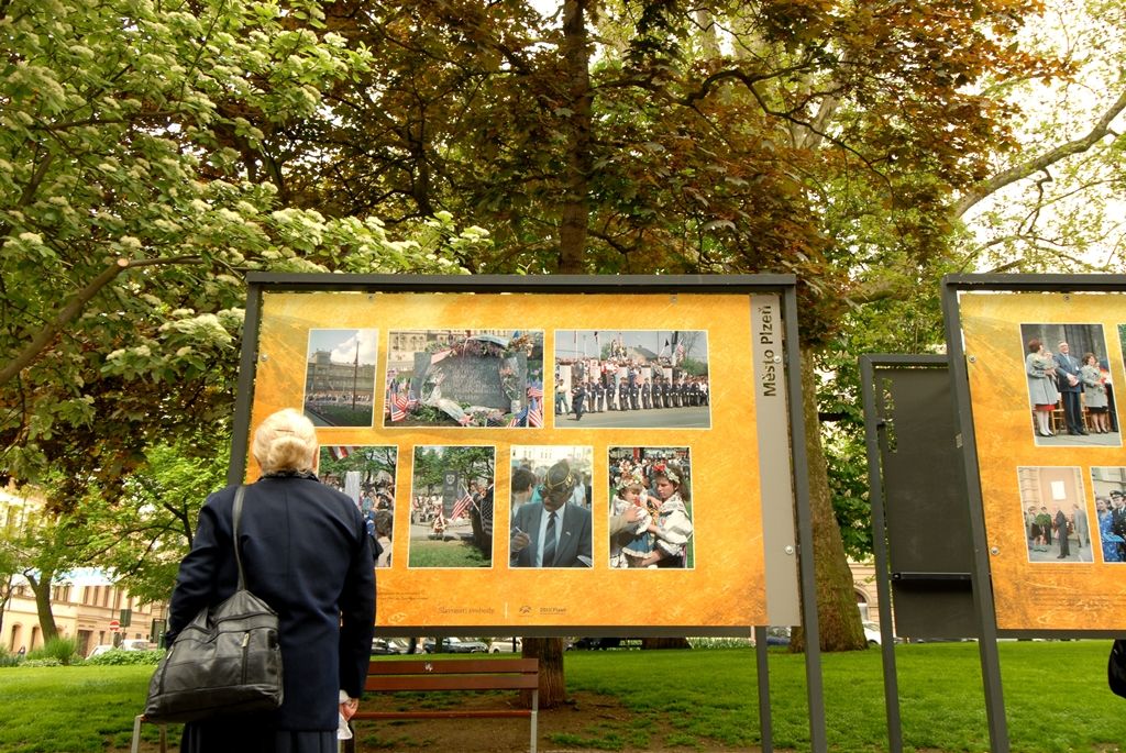 Slavnosti svobody, výstava fotografií – Smetanovy sady. (foto: 2.5.2014)