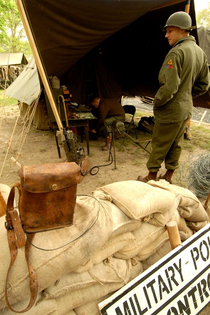 „Plzeň 1945“ – dobový kemp americké 16. obrněné divize a Československé samostatné obrněné brigády, výstava těžké pancéřové techniky a další kolová vozidla z období II. světové války, velitelský štáb, polní kuchyně, ošetrovna, umývárny, plot s dobovými plakáty, pořadová cvičení a další ukázky z vojenského života. (foto: 2.5.2014)