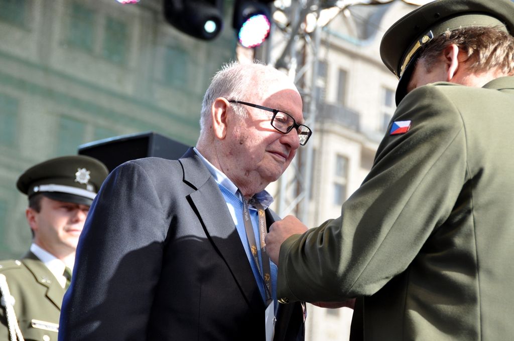 Slavnosti svobody 2014 - Armáda ocenila amerického válečného veterána a kurátory muzea generála Pattona