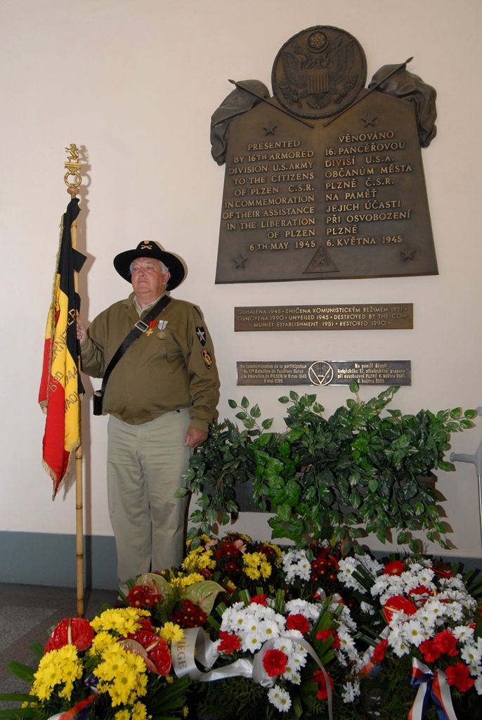 Vzpomínkového setkání (6.5.2014) u pamětních desek Bratrstva 17. praporu belgických střelců a 16. obrněné divize americké armády se zúčastnili představitelé města, velvyslankyně Belgického království J. E. Françoise Gustin, zástupce velvyslance Spojených států amerických v České republice Steven Kashkett a především vojenští američtí a belgičtí veteráni.