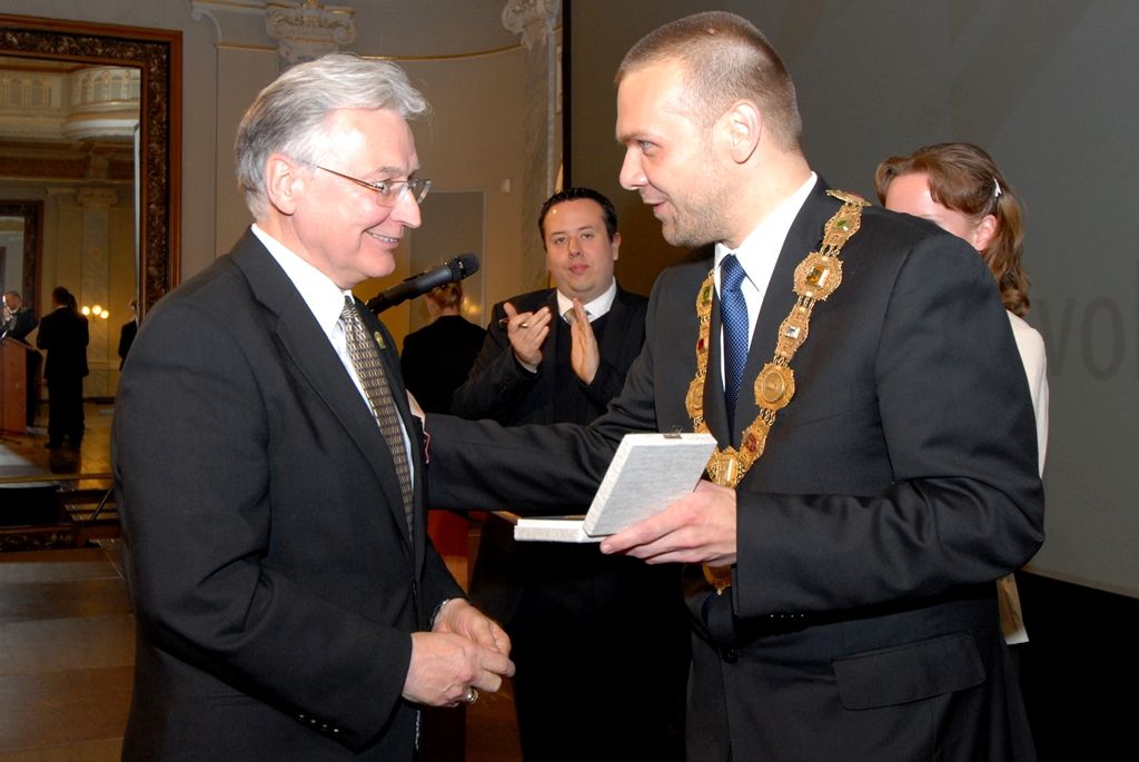 Slavnosti svobody 2014 - Doug LaViolette, Bob Nueske a George Patton Waters se stali držiteli historické pečeti města Plzně