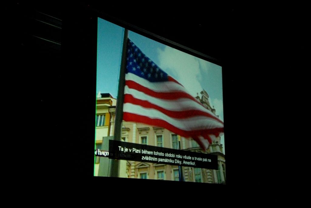 Držiteli historické pečeti města Plzně se včera (6.5.2014) v Měšťanské besedě stali Doug LaViolette, předseda Nadace Briana LaViolette, Bob Nueske, jeden z hlavních sponzorů a člen správní rady nadace, a George Patton Waters, vnuk generála Pattona. Plaketu s vyobrazením městské historické pečetě jim při slavnostním závěrečném večeru oslav osvobození v přítomnosti amerických a belgických veteránů a významných hostů předal primátor Martin Baxa, který je uděluje podle své úvahy osobám, jež se zasloužily o rozvoj města, jeho propagaci, ochranu jeho práv a zájmů nebo jiným způsobem napomohly zvýšení prestiže města.