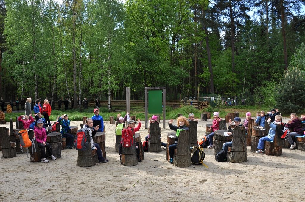 V prostoru horní plochy arboreta Sofronka byl slavnostně 14.5.2014 otevřen areál, který má sloužit především pro lesní pedagogiku. Doplní naučnou stezku borovic a expozici věnovanou včelařství, které se v Sofronce nacházejí. Nově tak vznikla unikátní prohlídková trasa s informačními panely v okolí rybníků Vydymáček a Rozkopaný sloužící především pro školy a registrované skupiny k environmentální a lesnické výchově. Jde o další krok Správy veřejného statku města Plzně, do níž bylo arboretum v roce 2010 začleněno.