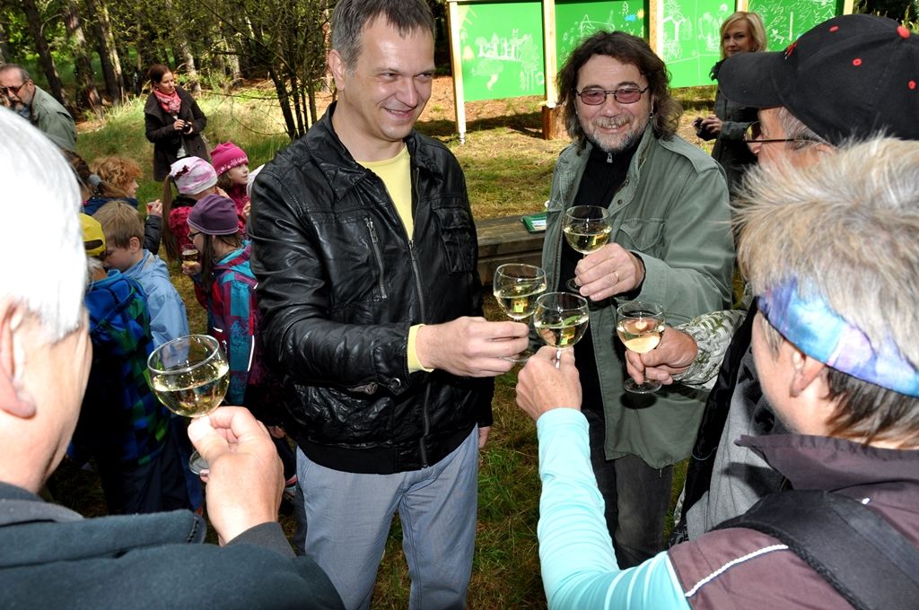 V prostoru horní plochy arboreta Sofronka byl slavnostně 14.5.2014 otevřen areál, který má sloužit především pro lesní pedagogiku. Doplní naučnou stezku borovic a expozici věnovanou včelařství, které se v Sofronce nacházejí. Nově tak vznikla unikátní prohlídková trasa s informačními panely v okolí rybníků Vydymáček a Rozkopaný sloužící především pro školy a registrované skupiny k environmentální a lesnické výchově. Jde o další krok Správy veřejného statku města Plzně, do níž bylo arboretum v roce 2010 začleněno.