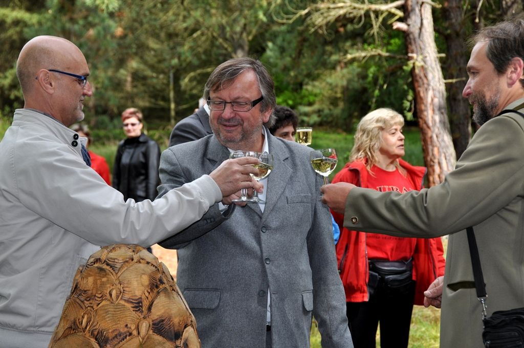 V prostoru horní plochy arboreta Sofronka byl slavnostně 14.5.2014 otevřen areál, který má sloužit především pro lesní pedagogiku. Doplní naučnou stezku borovic a expozici věnovanou včelařství, které se v Sofronce nacházejí. Nově tak vznikla unikátní prohlídková trasa s informačními panely v okolí rybníků Vydymáček a Rozkopaný sloužící především pro školy a registrované skupiny k environmentální a lesnické výchově. Jde o další krok Správy veřejného statku města Plzně, do níž bylo arboretum v roce 2010 začleněno.