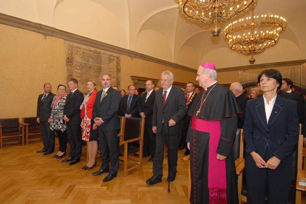 Na radnici zavítal prezident Miloš Zeman 14.5.2014 v odpoledních hodinách v doprovodu hejtmana Václava Šlajse a primátora Martina Baxy. „V Plzni jsem byl mnohokrát, ale zvláště vzpomínám na 6. květen 1990, kdy Plzeň oslavovala osvobození americkou armádou, ne sovětskou, jak se do té doby tvrdilo. Když vládla porevoluční atmosféra, věřili lidé v krásnou budoucnost, ale ta zešedla. A je to vina nás všech, mne nevyjímaje. Musíme udělat vše pro rozjasnění budoucnosti prostřednictvím, jak já říkám, ostrovů pozitivní deviace. Plzeňský kraj je jedním z nich. Rozvíjejme tyto ostrovy a snažme se kriticky upozorňovat na to, co se nám nelíbí,“ řekl mimo jiné ve svém úvodním slově prezident.