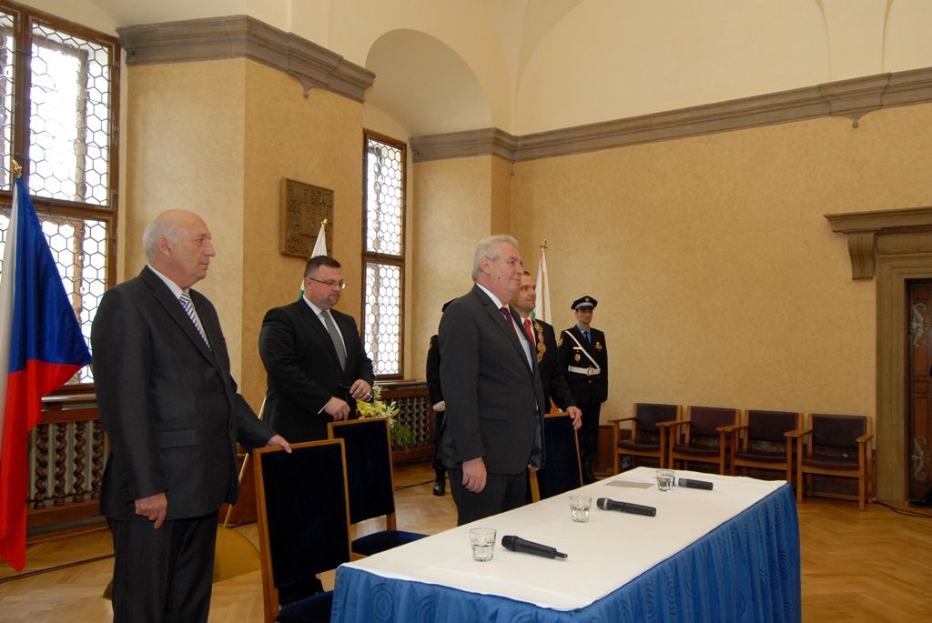 Na radnici zavítal prezident Miloš Zeman 14.5.2014 v odpoledních hodinách v doprovodu hejtmana Václava Šlajse a primátora Martina Baxy. „V Plzni jsem byl mnohokrát, ale zvláště vzpomínám na 6. květen 1990, kdy Plzeň oslavovala osvobození americkou armádou, ne sovětskou, jak se do té doby tvrdilo. Když vládla porevoluční atmosféra, věřili lidé v krásnou budoucnost, ale ta zešedla. A je to vina nás všech, mne nevyjímaje. Musíme udělat vše pro rozjasnění budoucnosti prostřednictvím, jak já říkám, ostrovů pozitivní deviace. Plzeňský kraj je jedním z nich. Rozvíjejme tyto ostrovy a snažme se kriticky upozorňovat na to, co se nám nelíbí,“ řekl mimo jiné ve svém úvodním slově prezident.